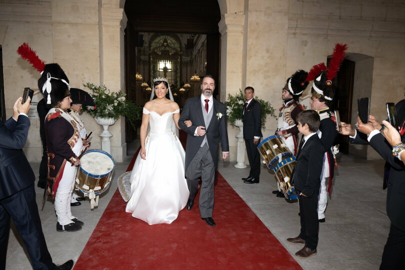 Joachim et Yasmine Murat le jour de leur mariage, le 22 octobre 2022 aux Invalides, à Paris.
